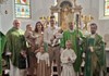 Biskup Radoš krstio malenog Pavla, peto dijete obitelji Vlah iz Župe Nedelišće  